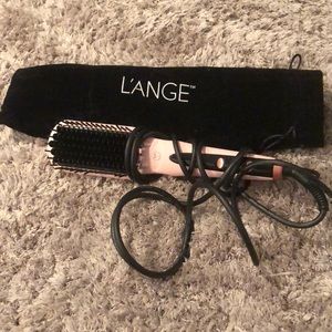 L’ANGE hair straightener brush.